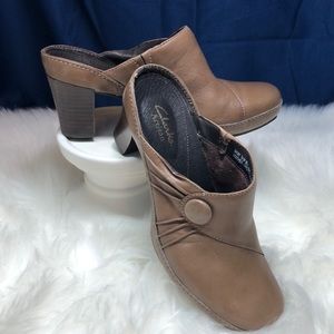 Clark’s Artisan Clog shoes size 5 1/2